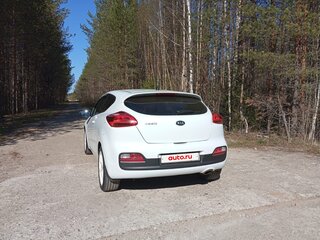 2014 Kia Ceed II, белый, 1500000 рублей, вид 4
