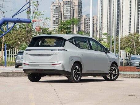 2026 Aion Y Plus 58.9 kWh, белый, 2308011 рублей, вид 2