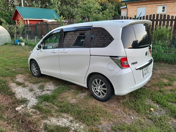 2014 Honda Freed I Рестайлинг 2, белый, 1450000 рублей - вид 5