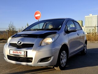 2009 Toyota Vitz II (XP90), серебристый, 820000 рублей, вид 5