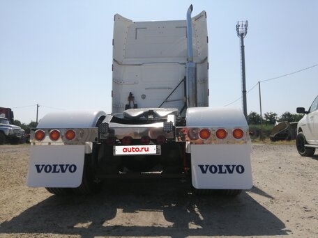 2002 Volvo VNL, белый, 5000000 рублей, вид 3