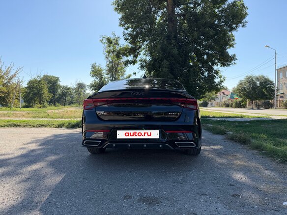 2021 Kia K5 III, чёрный, 1870000 рублей - вид 3