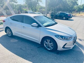 2017 Hyundai Elantra VI (AD), серебристый, 1900000 рублей, вид 3
