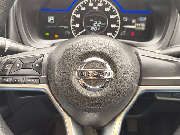 2019 Nissan Note e-Power II Рестайлинг, красный, 1500000 рублей - вид 6
