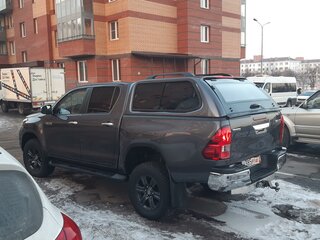 2020 Toyota Hilux VIII Рестайлинг 2, серый, 5600000 рублей, вид 4