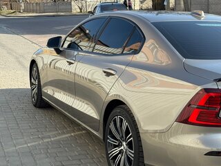 2021 Volvo S60 III, серый, 3875000 рублей, вид 4