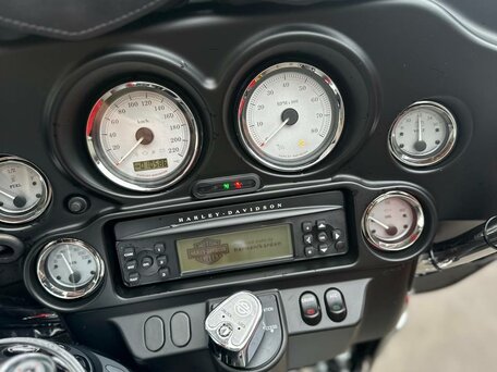 2010 Harley-Davidson Street Glide, чёрный, 1000000 рублей, вид 3