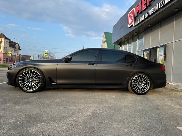 2016 BMW 7 серии 750i xDrive VI (G11/G12), коричневый, 5200000 рублей - вид 8