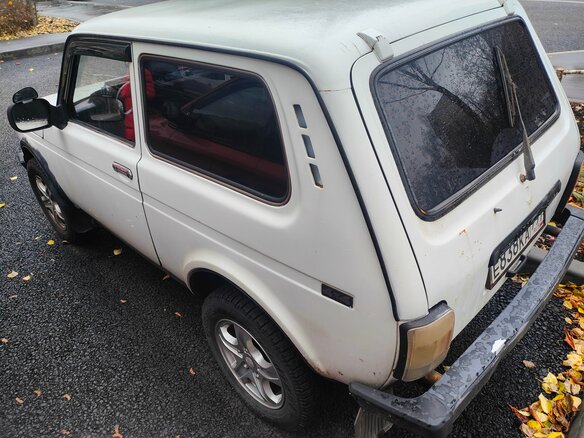 2011 Lada (ВАЗ) 2121 (4x4) I Рестайлинг, белый, 400000 рублей - вид 3