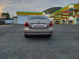 2016 Volkswagen Polo V Рестайлинг, бежевый, 1150000 рублей, вид 3