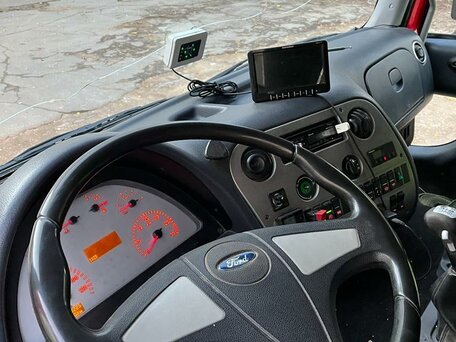 2011 Ford Cargo 18xx, пурпурный, 3500000 рублей, вид 1