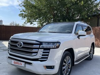 2022 Toyota Land Cruiser 300 Series, белый, 11700000 рублей, вид 1