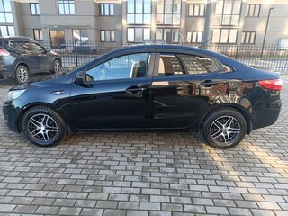 2014 Kia Rio III, чёрный, 850000 рублей, вид 5