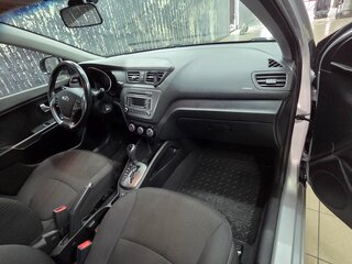 2016 Kia Rio III Рестайлинг, серебристый, 1300000 рублей, вид 5