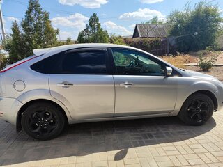 2011 Ford Focus II Рестайлинг, серебристый, 550000 рублей, вид 4