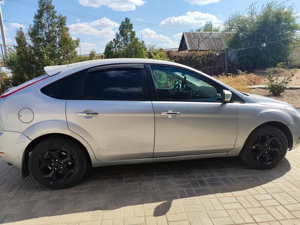 2011 Ford Focus II Рестайлинг, серебристый, 550000 рублей - вид 3