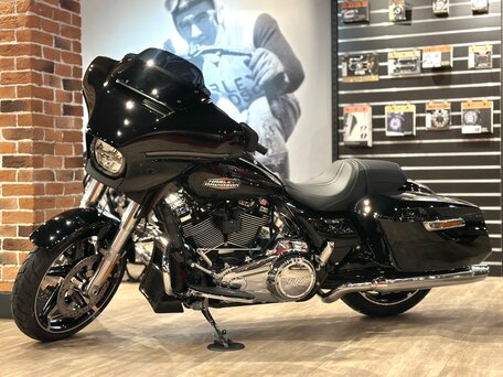 2024 Harley-Davidson Street Glide, чёрный, 3800000 рублей, вид 2