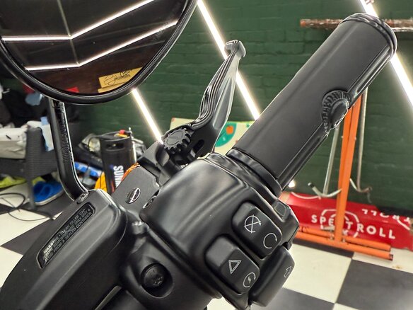 2018 Harley-Davidson Fat Bob, серый, 1790000 рублей - вид 20