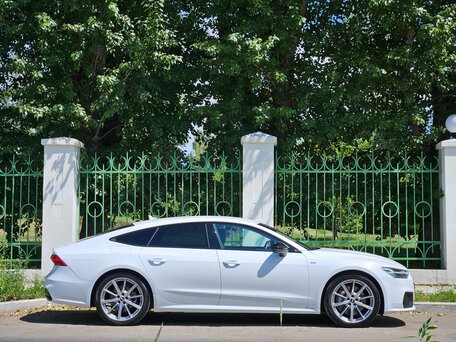 2021 Audi A7 55 TFSI II (4K), белый, 6950000 рублей, вид 3