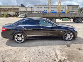 2011 Mercedes-Benz E-Класс 250 7G-Tronic IV (W212, S212, C207), чёрный, 2400000 рублей, вид 3