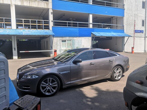 2012 Jaguar XJ IV (X351), серый, 1900000 рублей - вид 9
