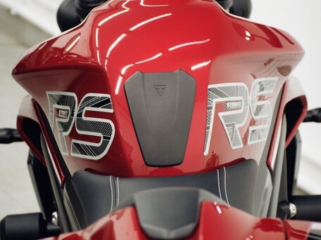2023 Triumph Street Triple, красный, 1300000 рублей, вид 1