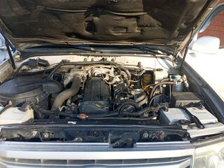 2006 Toyota Land Cruiser 100 Series Рестайлинг 2, серебристый, 1850000 рублей, вид 4