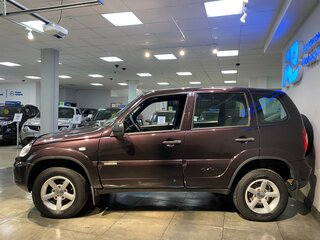 2017 Chevrolet Niva I Рестайлинг, коричневый, 675000 рублей, вид 4