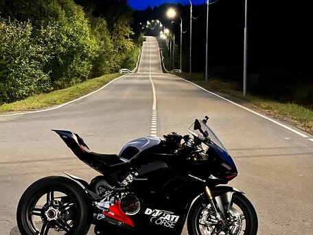 2023 Ducati Panigale V4, чёрный, 7999000 рублей, вид 2
