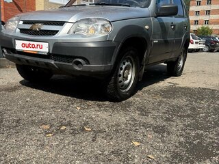 2013 Chevrolet Niva I Рестайлинг, серебристый, 500000 рублей, вид 1