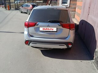 2022 Mitsubishi Outlander III Рестайлинг 3, серебристый, 2760000 рублей, вид 4