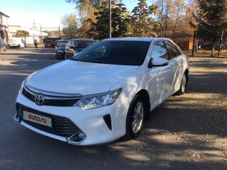 2015 Toyota Camry VII (XV50) Рестайлинг, белый, 1799000 рублей, вид 1