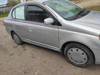 2001 Toyota Platz, серебристый, 370000 рублей, вид 2