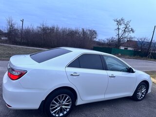 2016 Toyota Camry VII (XV50) Рестайлинг, белый, 2150000 рублей, вид 4