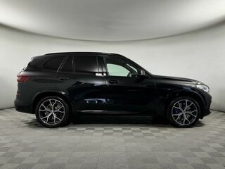 2021 BMW X5 M50i IV (G05/G18), чёрный, 7499000 рублей, вид 4