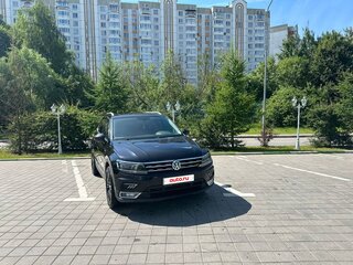 2018 Volkswagen Tiguan II, чёрный, 2400000 рублей, вид 1
