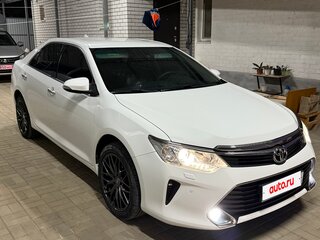 2016 Toyota Camry VII (XV50) Рестайлинг, белый, 2800000 рублей, вид 3