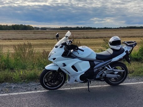 2011 Suzuki GSX 1250 FA, белый, 700000 рублей, вид 4
