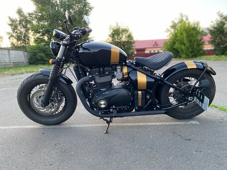 2020 Triumph Bonneville Bobber, чёрный, 950000 рублей, вид 2