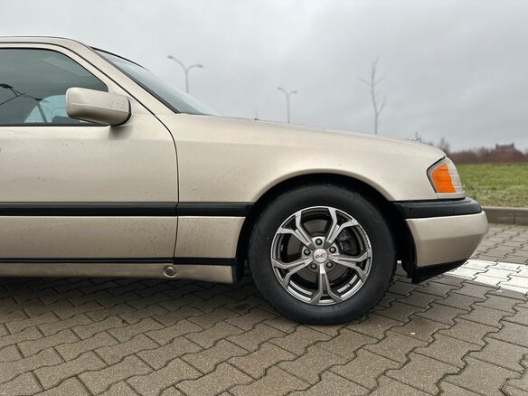 1994 Mercedes-Benz C-Класс 200 I (W202), золотистый - вид 13