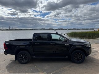 2021 Toyota Hilux VIII Рестайлинг 2, чёрный, 4749000 рублей, вид 2