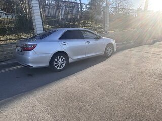 2015 Toyota Camry VII (XV50) Рестайлинг, серебристый, 1950000 рублей, вид 4