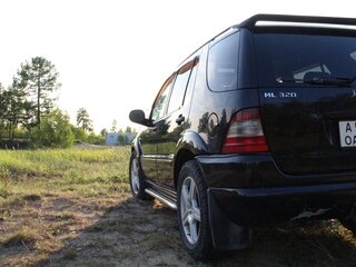 2000 Mercedes-Benz M-Класс 320 I (W163), чёрный, 700000 рублей, вид 4