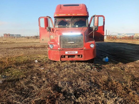 2006 Freightliner Century Class, красный, 990000 рублей