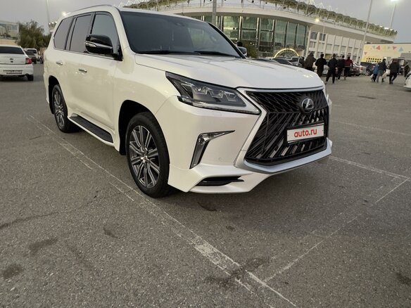 2016 Lexus LX 570 III Рестайлинг 2, белый, 9300000 рублей - вид 3