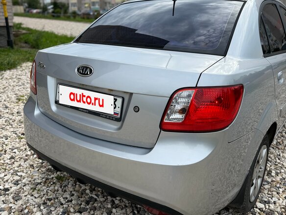 2009 Kia Rio II Рестайлинг, серебристый, 450000 рублей - вид 3