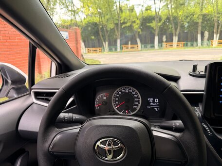 2022 Toyota Levin XII (E210) Рестайлинг, белый, 1680000 рублей, вид 4