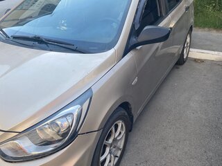 2011 Hyundai Solaris I, бежевый, 620000 рублей, вид 4
