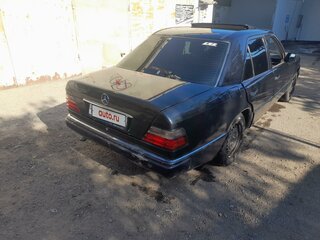 1993 Mercedes-Benz E-Класс 220 I (W124), чёрный, 450000 рублей, вид 5
