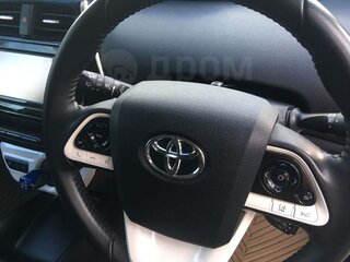 2017 Toyota Prius IV (XW50), серебристый, 1760000 рублей, вид 3